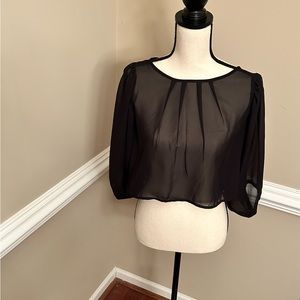 ALI & KRIS SHEER SHORT TOP SIZE S
